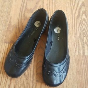 Cl Laundry Womans Sz7 Black Flats Ballet Style